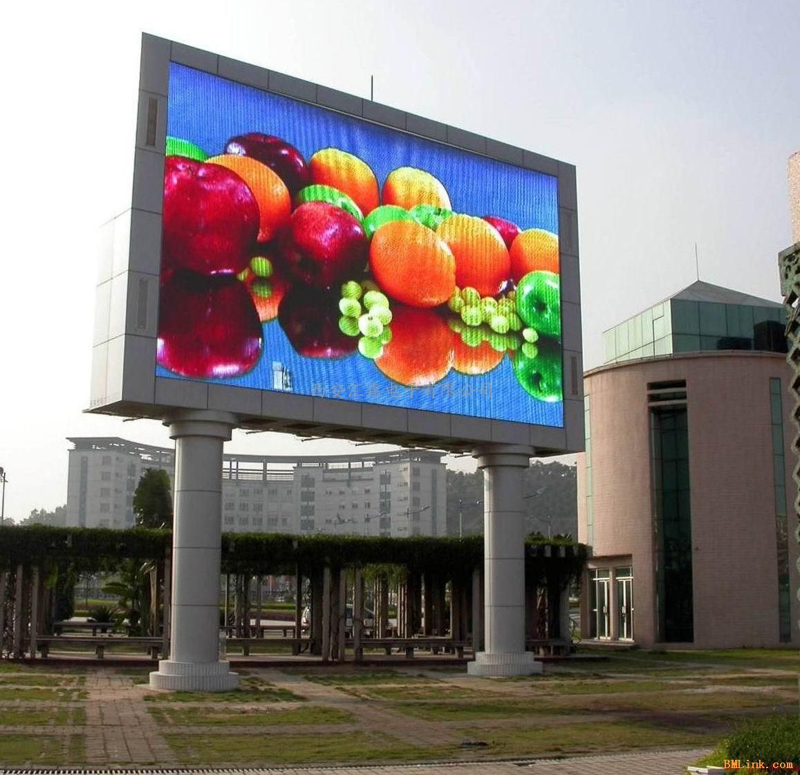 New trends in highway advertising-LED billboard
